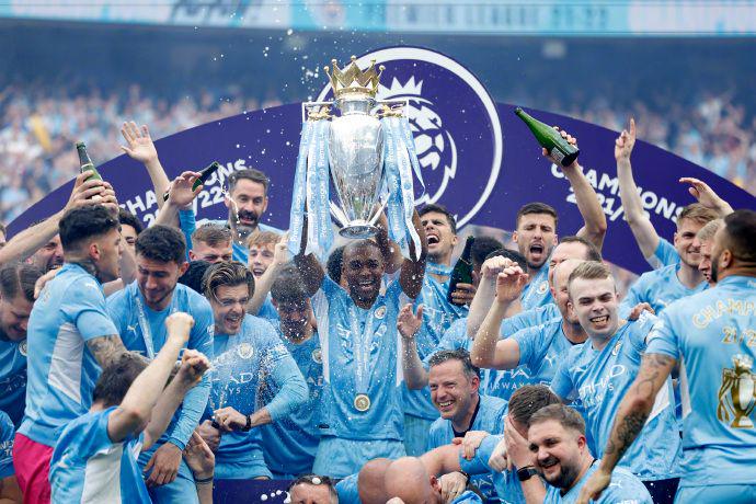 国安球员列队欢迎两位久违强援入队，中超金靴意外领衔，值得期待