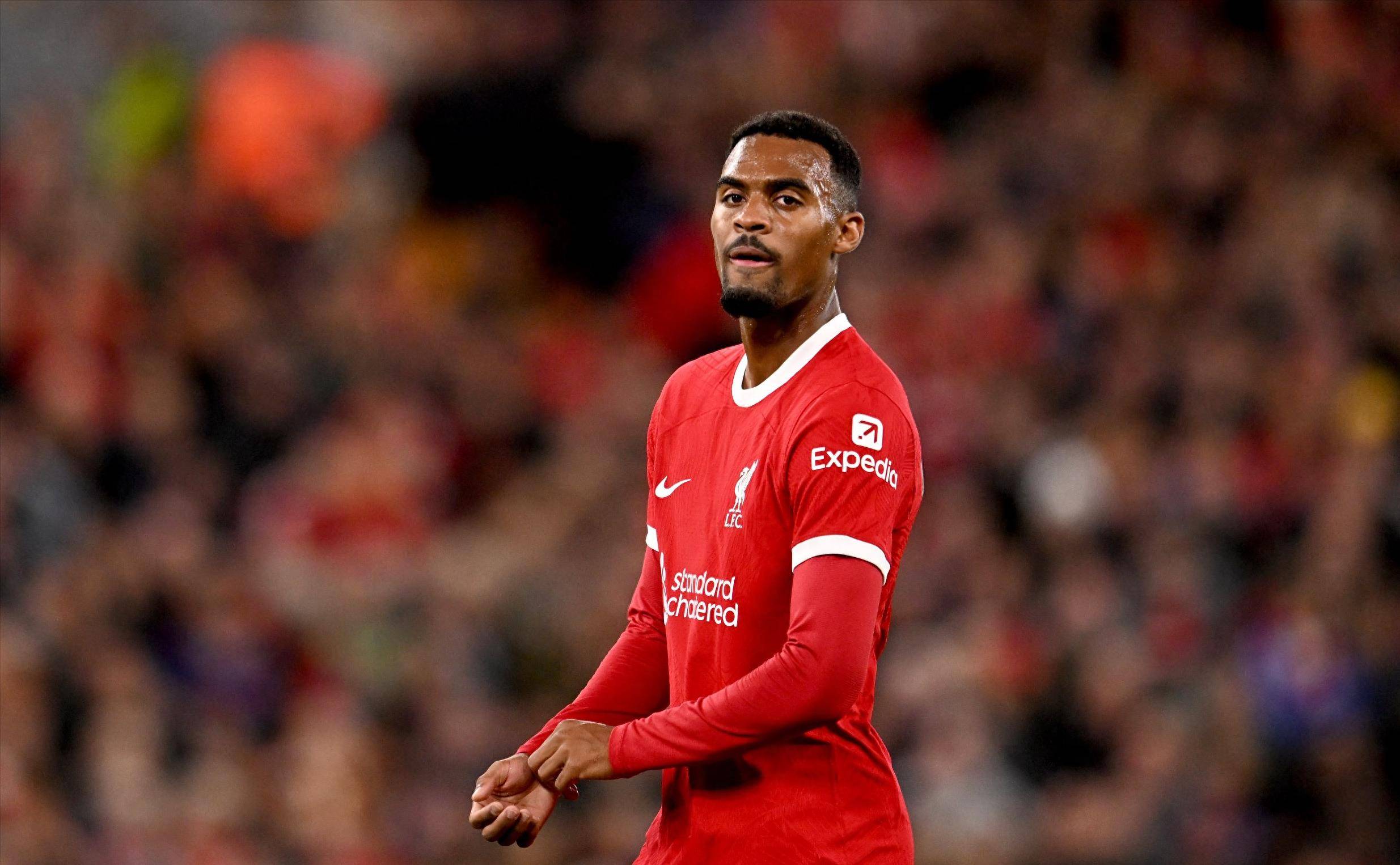 第四次，曼联错失进入欧冠区的机会。（曼联第四次与欧冠区擦肩而过）