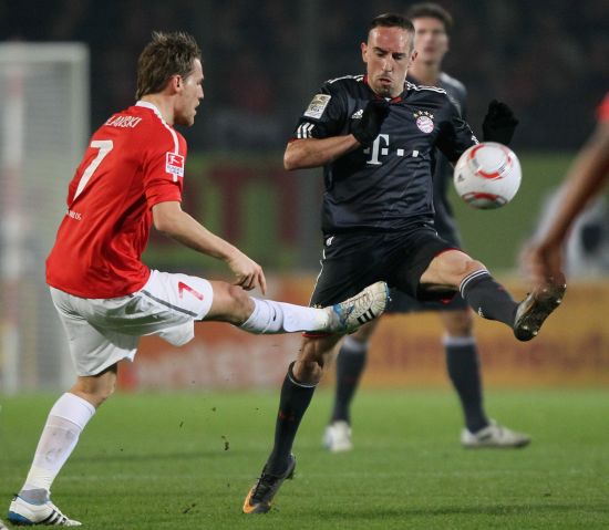 2025／26赛季英超：赛季初英超五轮不胜的阿斯顿维拉，如今竟已跻身争冠行列（2025／26英超：阿斯顿维拉从开局五轮不胜到跻身争冠行列）