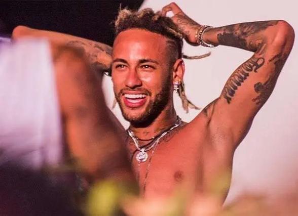 官方：川崎前锋正式签下冈山绿雉外援门将布罗德森（川崎前锋官宣：签下冈山绿雉外援门将布罗德森）