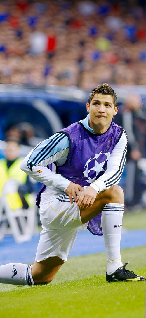 萨拉赫缺席欧冠名单后晒训练照，卡拉格发文力挺利物浦（萨拉赫无缘欧冠名单后晒训练照，卡拉格发文声援利物浦）