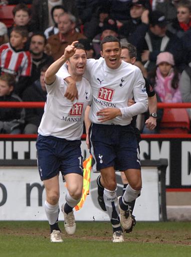 石破天惊！泰勒·亚当斯43米吊射破门为本赛季英超最远进球