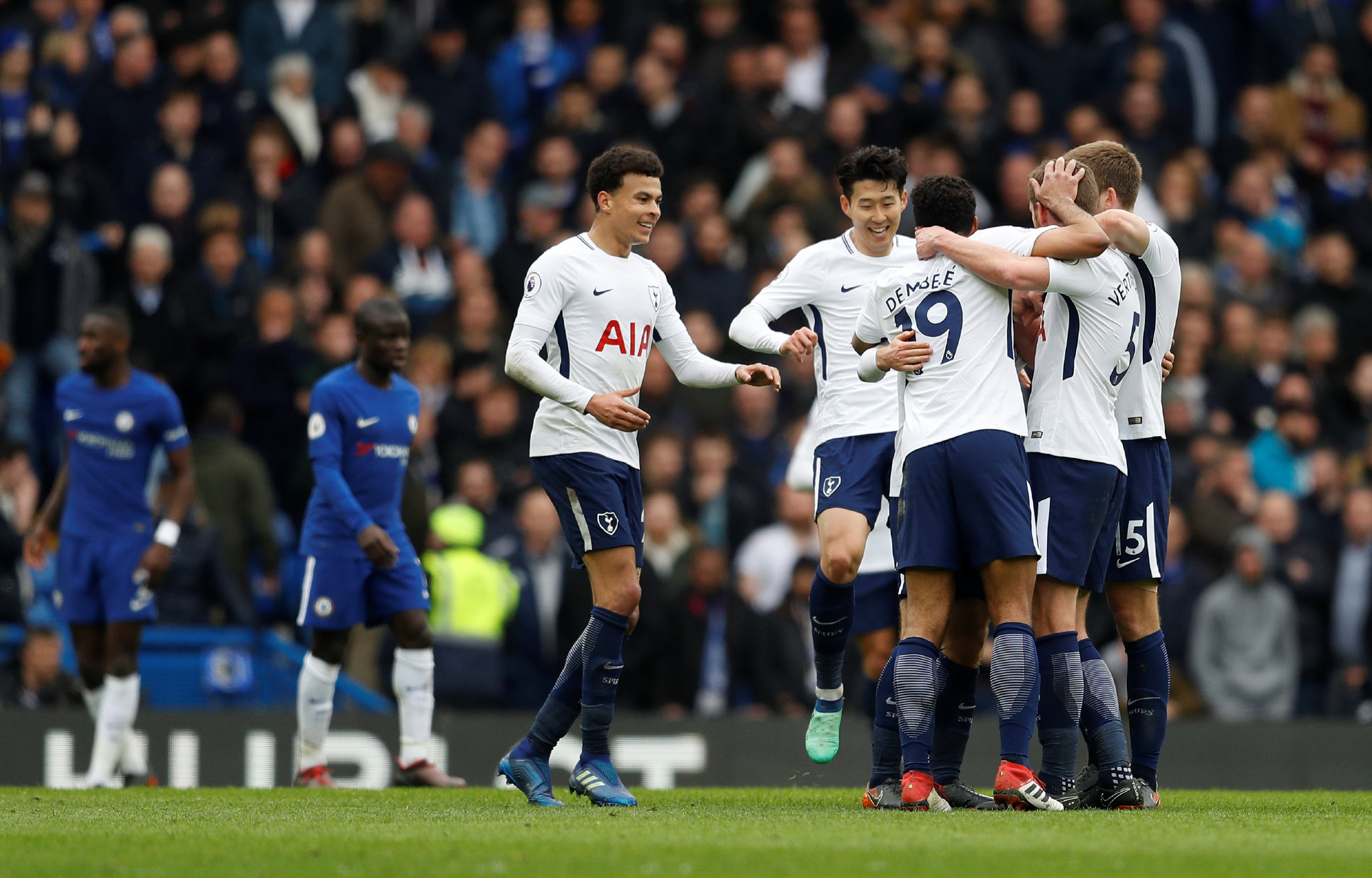 西媒：莱万向费内巴切索要2年半合同，已拒绝1年半的合同（西媒：莱万寻求与费内巴切签约两年半，已拒绝一年半合同）