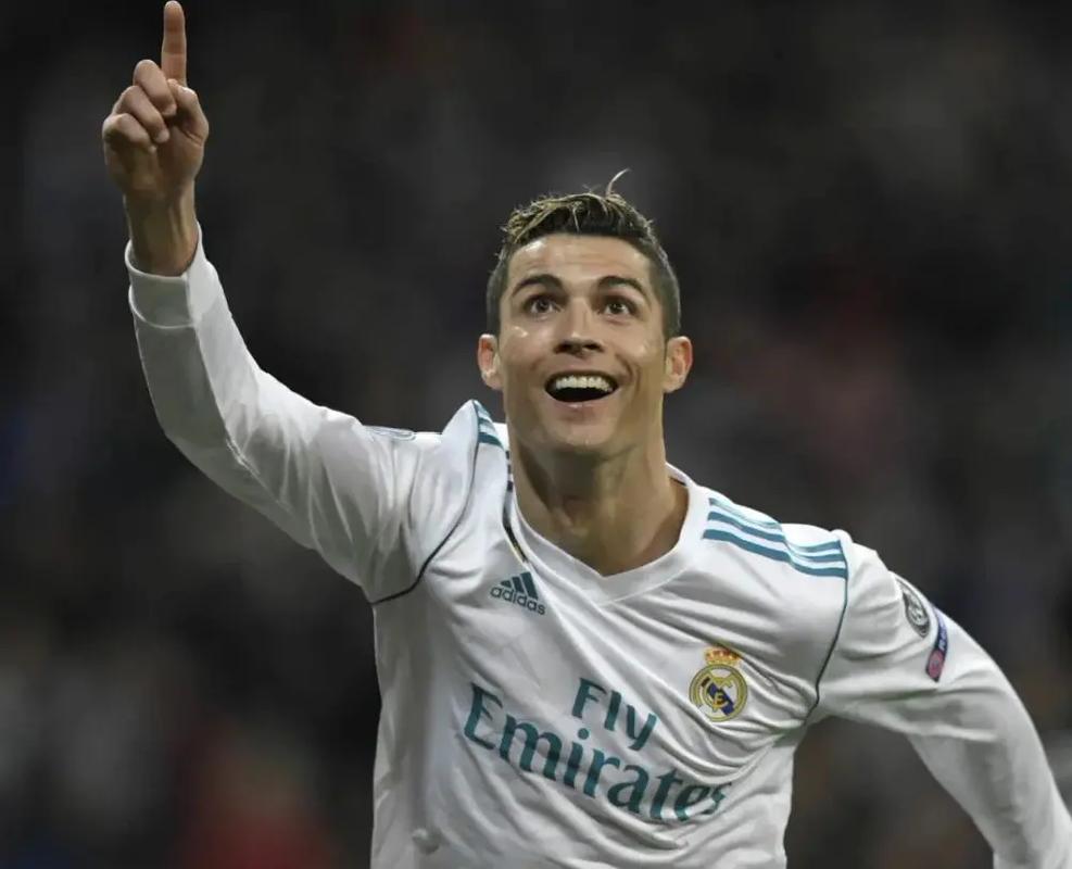 超远三分命中，全队抱头