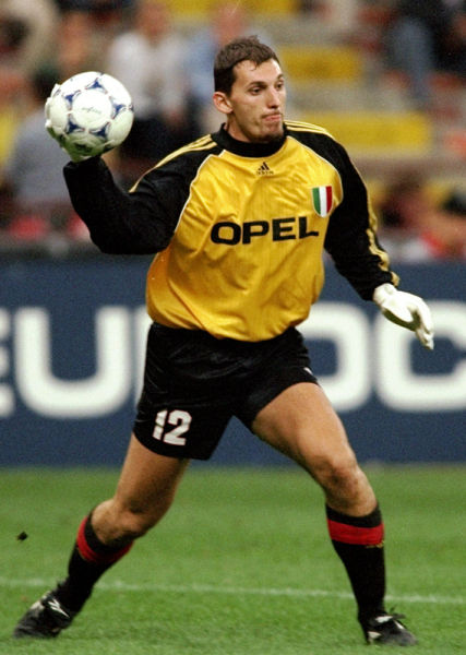 ESPN：上海海港已得知奥斯卡心脏问题，愿意为其提供治疗帮助