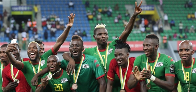 火力压制！段昂君和韦瑟斯庞相继打成2+1 青岛轰出17-2高潮反超（段昂君、韦瑟斯庞连续打成2+1，青岛掀17-2攻势完成反超）