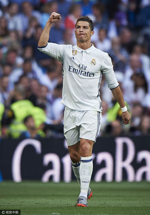 每体：莱万首选与巴萨续约，但也已开始研究其它联赛的报价