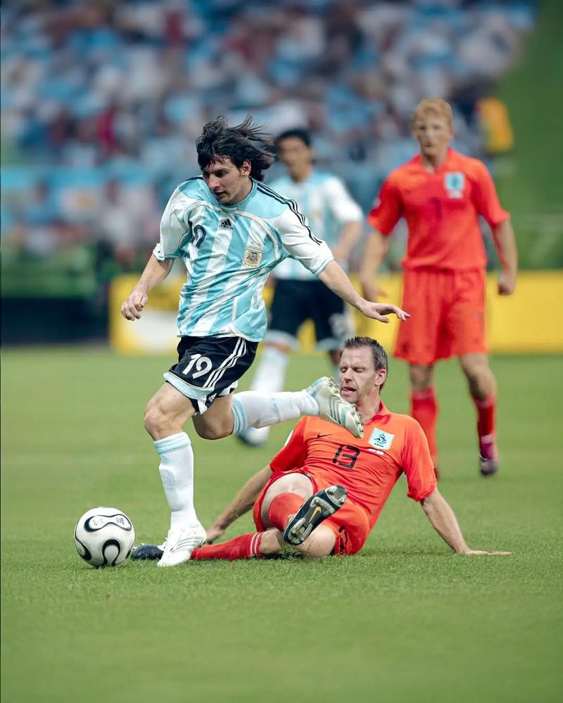 记者：埃斯特旺已抵达伦敦，周一将跟随切尔西训练